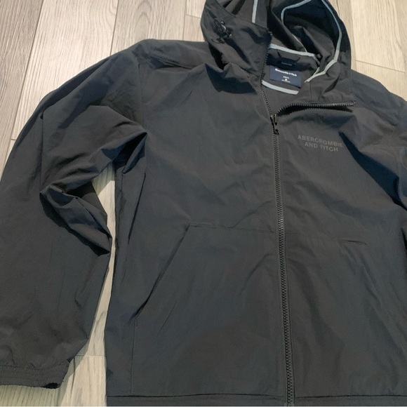 Men's Abercrombie & Fitch Reflective Rain Jacket Size Medium - Picture 2 of 9